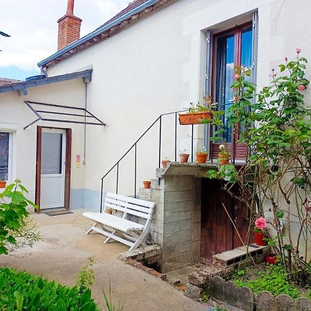 Petite Maison Etape Loire A Velo Ou Compostelle Mosnes Exterior foto